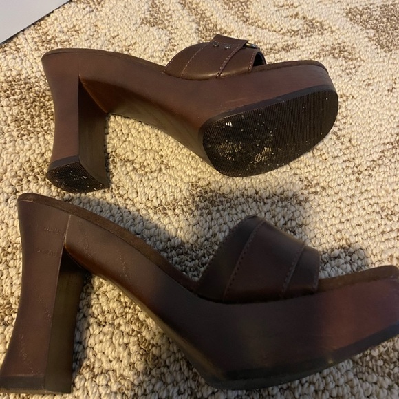 Heels - Picture 1 of 3